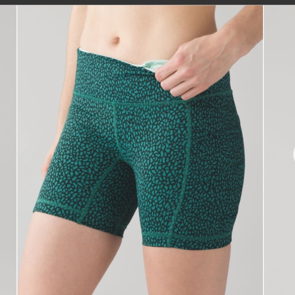 Lululemon Speed Track Short
Miss Mosaic Hunter Green Deep Green - Picture 9 of 12